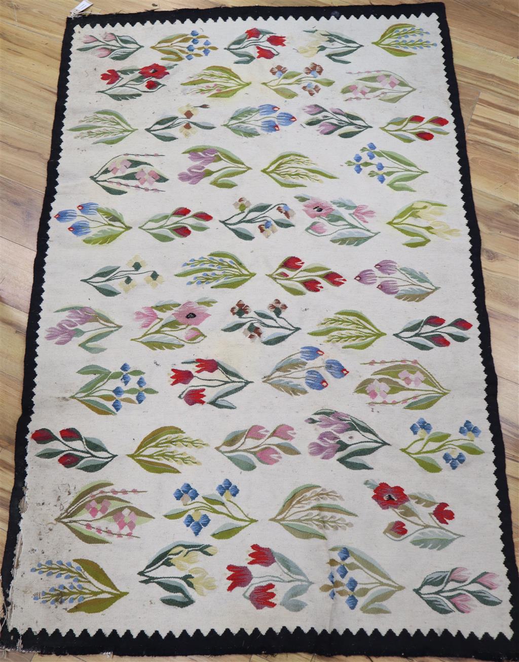 A flat weave kelim rug, 100 x 177cm